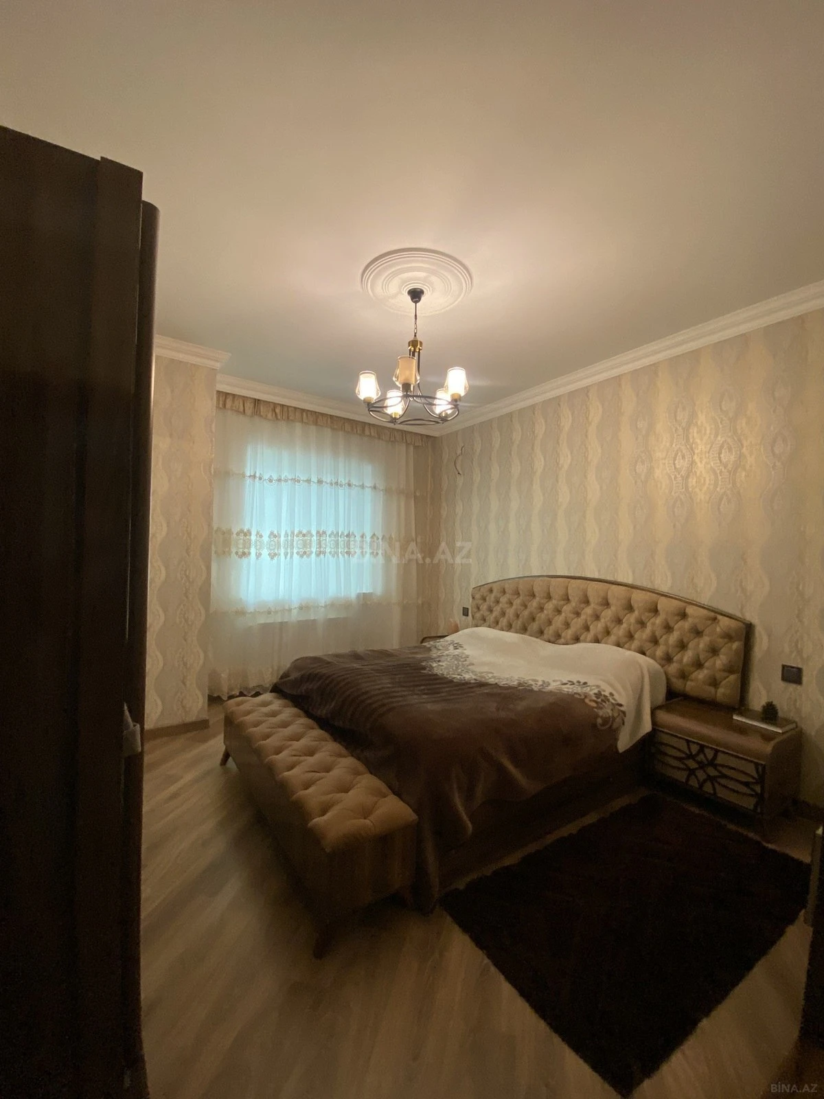 Satılır 5 otaqlı həyət evi 390 m²