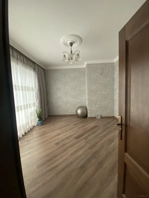 Satılır 5 otaqlı həyət evi 390 m²