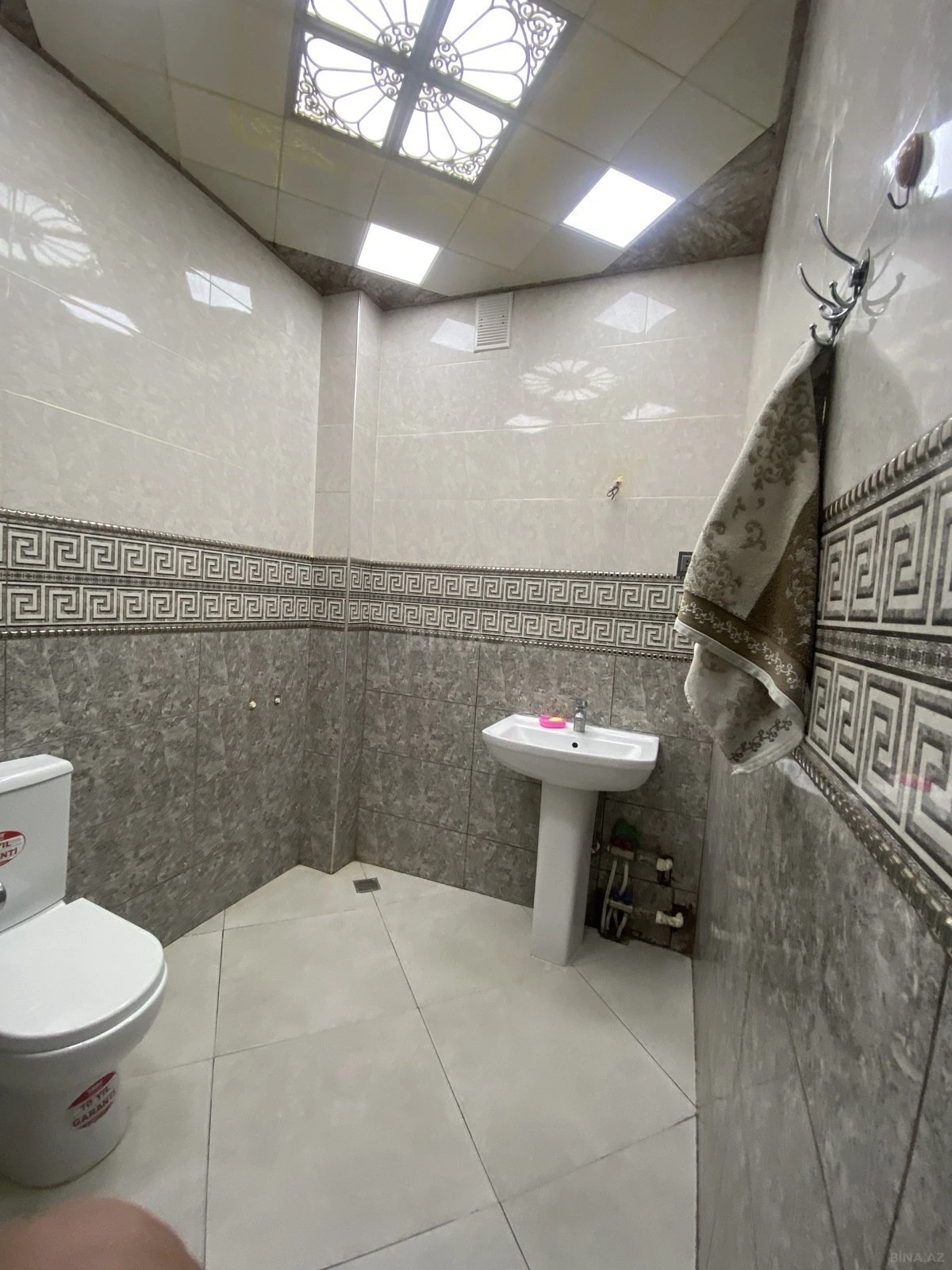 Satılır 5 otaqlı həyət evi 390 m²