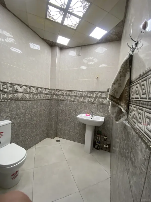 Satılır 5 otaqlı həyət evi 390 m²