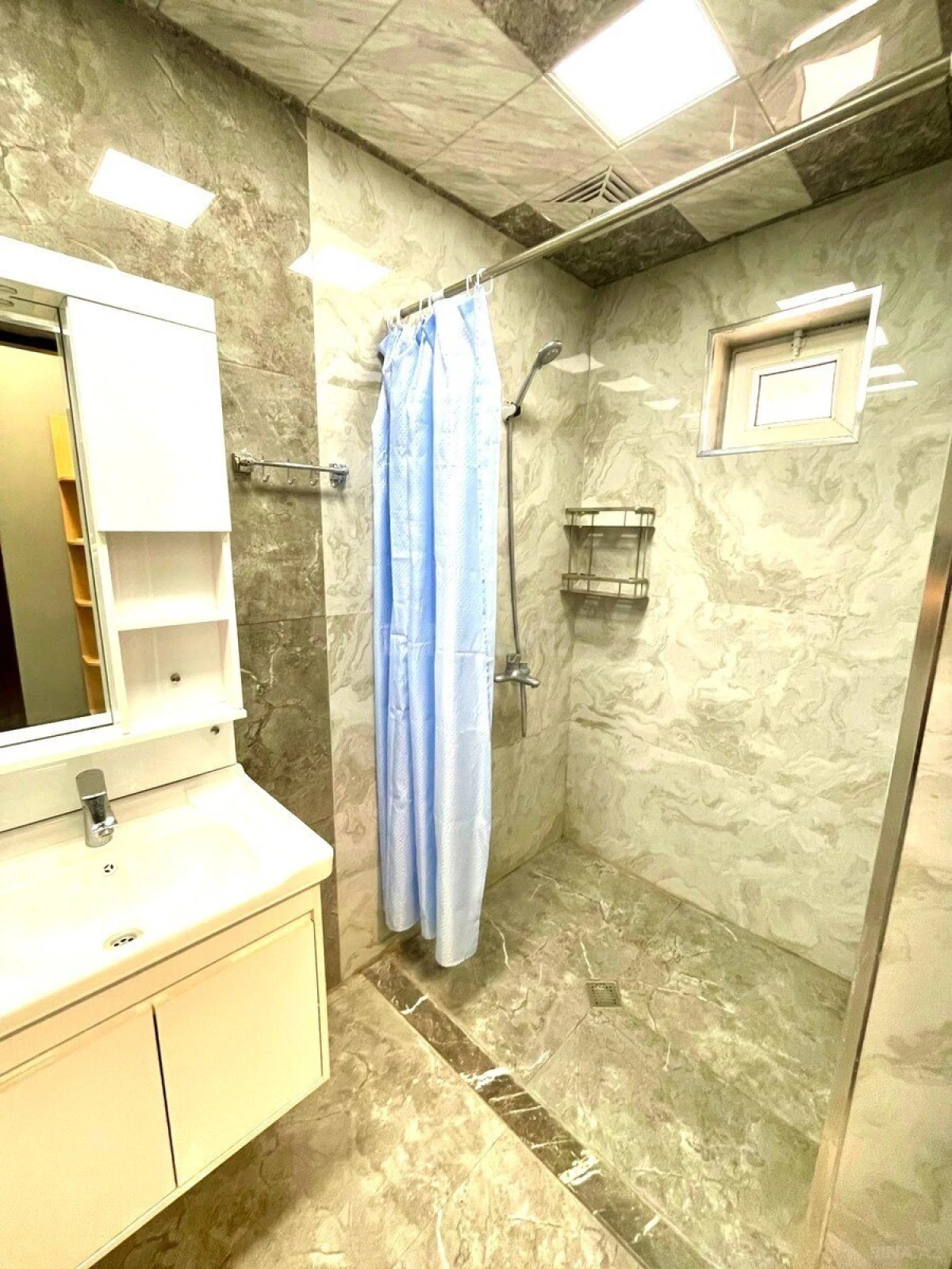 Kirayə verilir 2 otaqlı həyət evi 60 m²