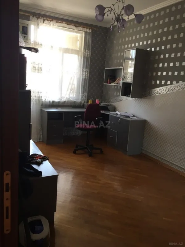 Satılır 4 otaqlı mənzil 165 m²