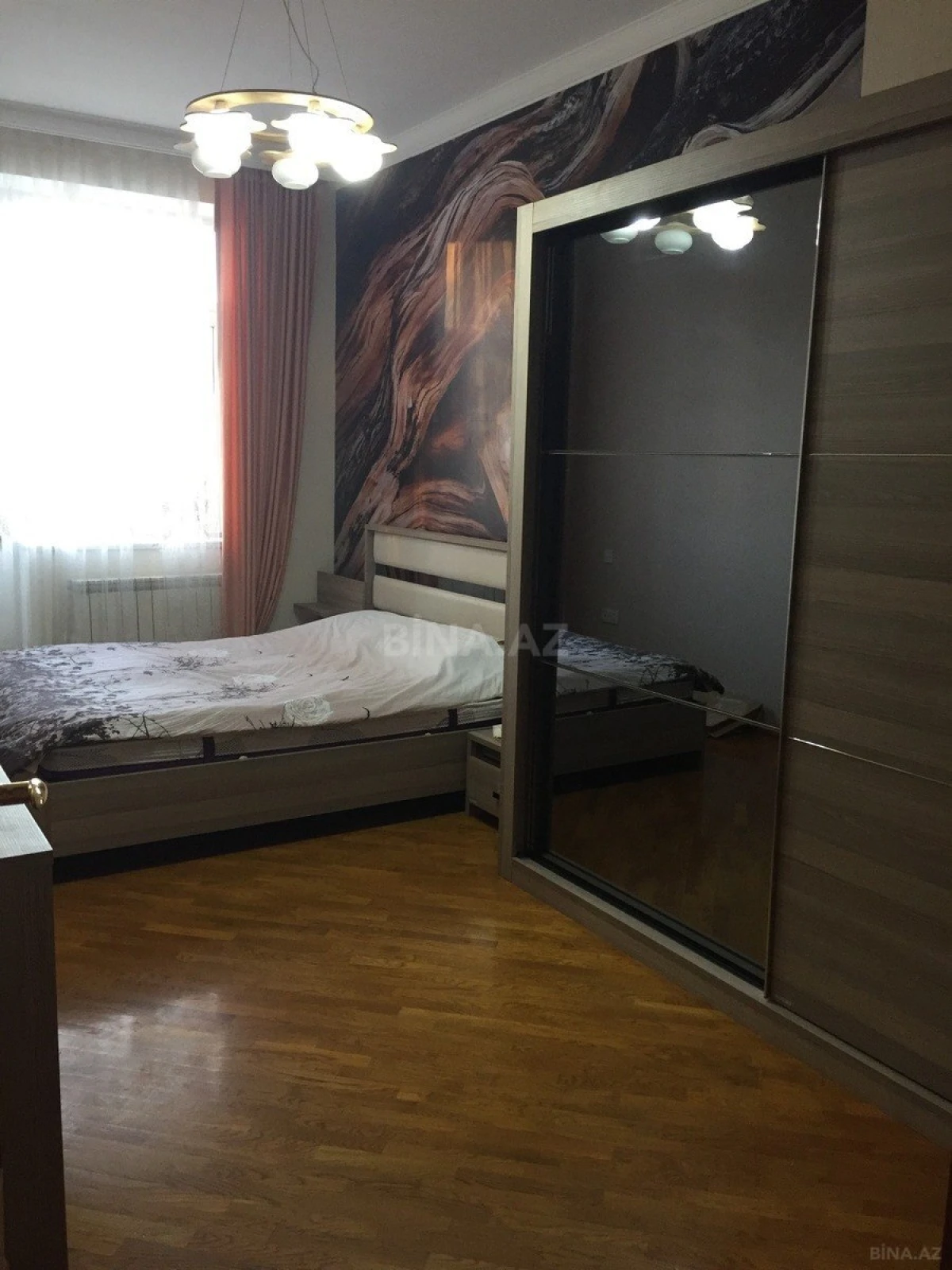 Satılır 4 otaqlı mənzil 165 m²