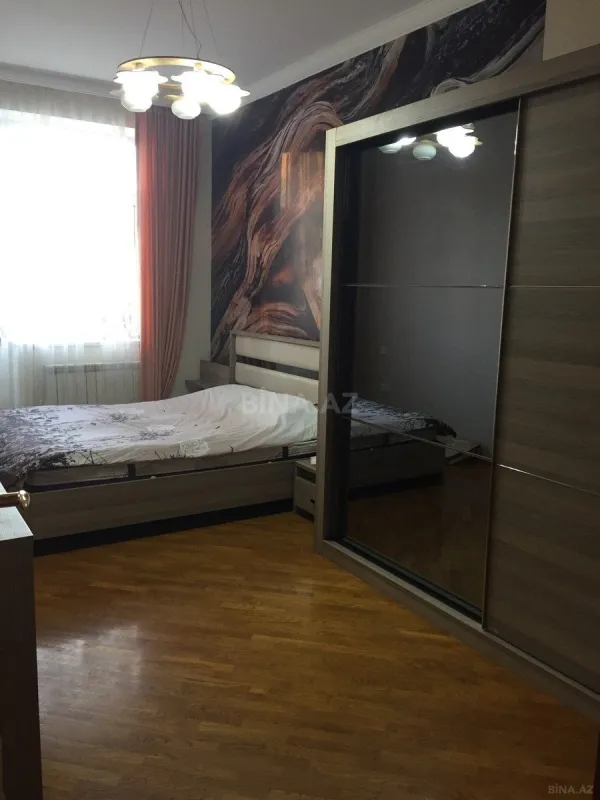 Satılır 4 otaqlı mənzil 165 m²