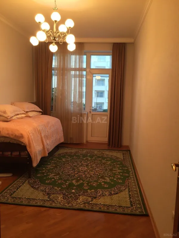 Satılır 4 otaqlı mənzil 165 m²