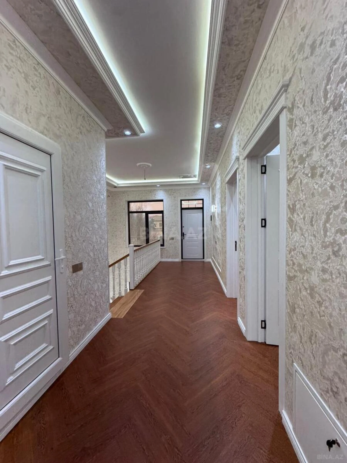 Satılır 5 otaqlı həyət evi 340 m²