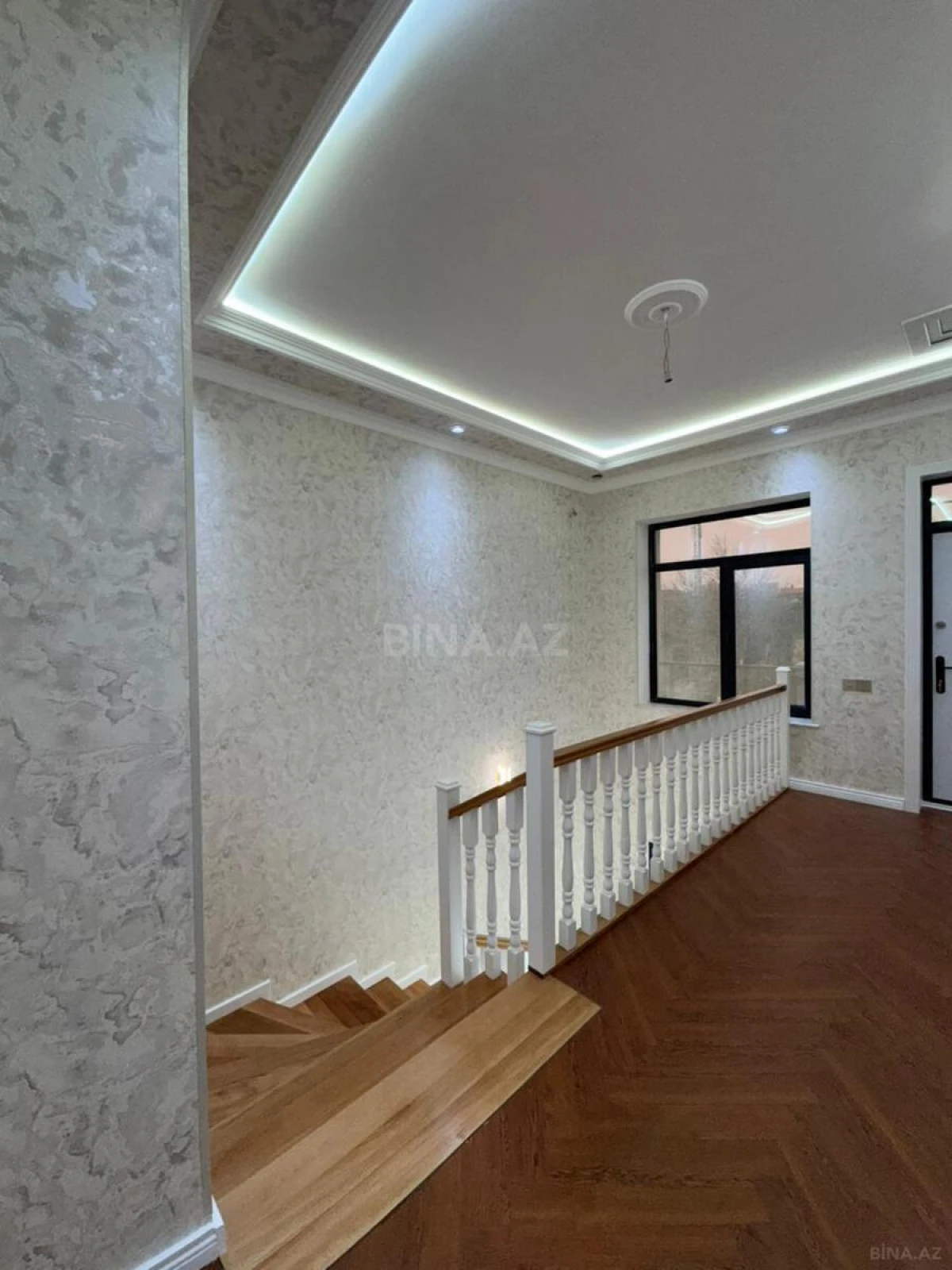 Satılır 5 otaqlı həyət evi 340 m²