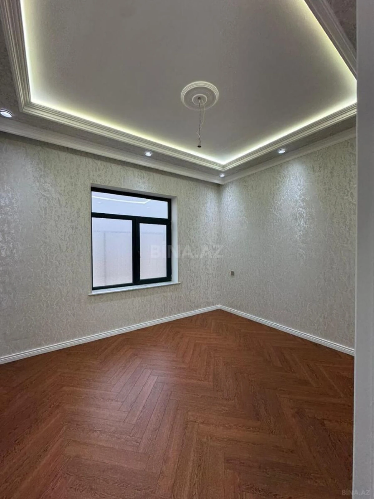 Satılır 5 otaqlı həyət evi 340 m²