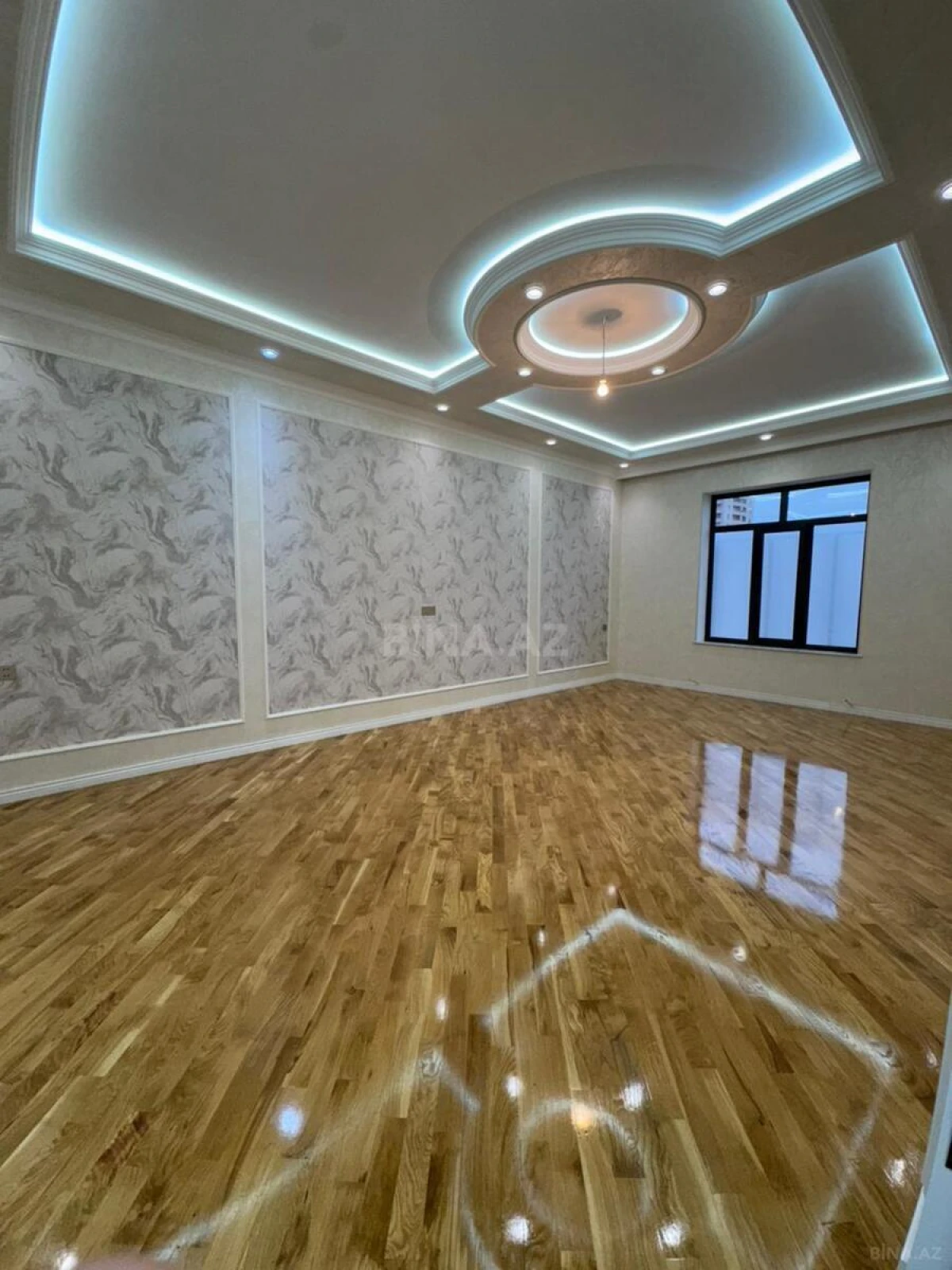 Satılır 5 otaqlı həyət evi 340 m²