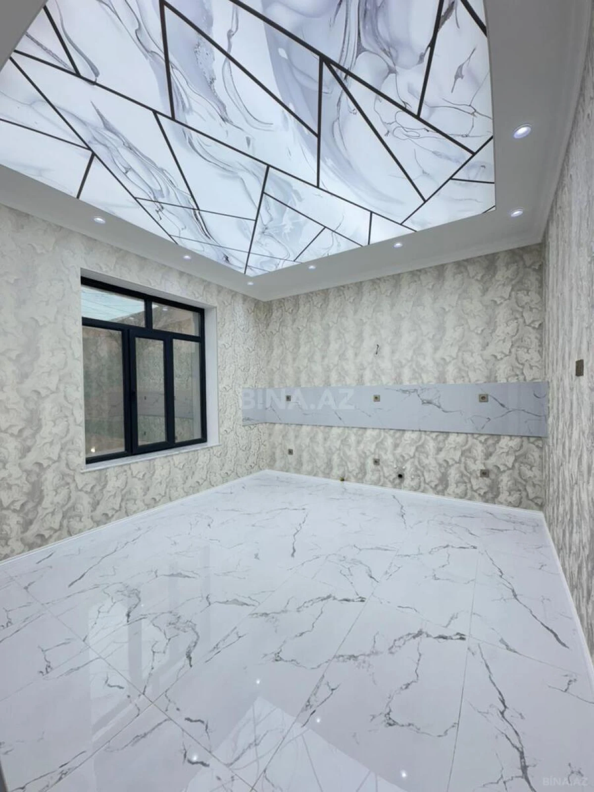 Satılır 5 otaqlı həyət evi 340 m²