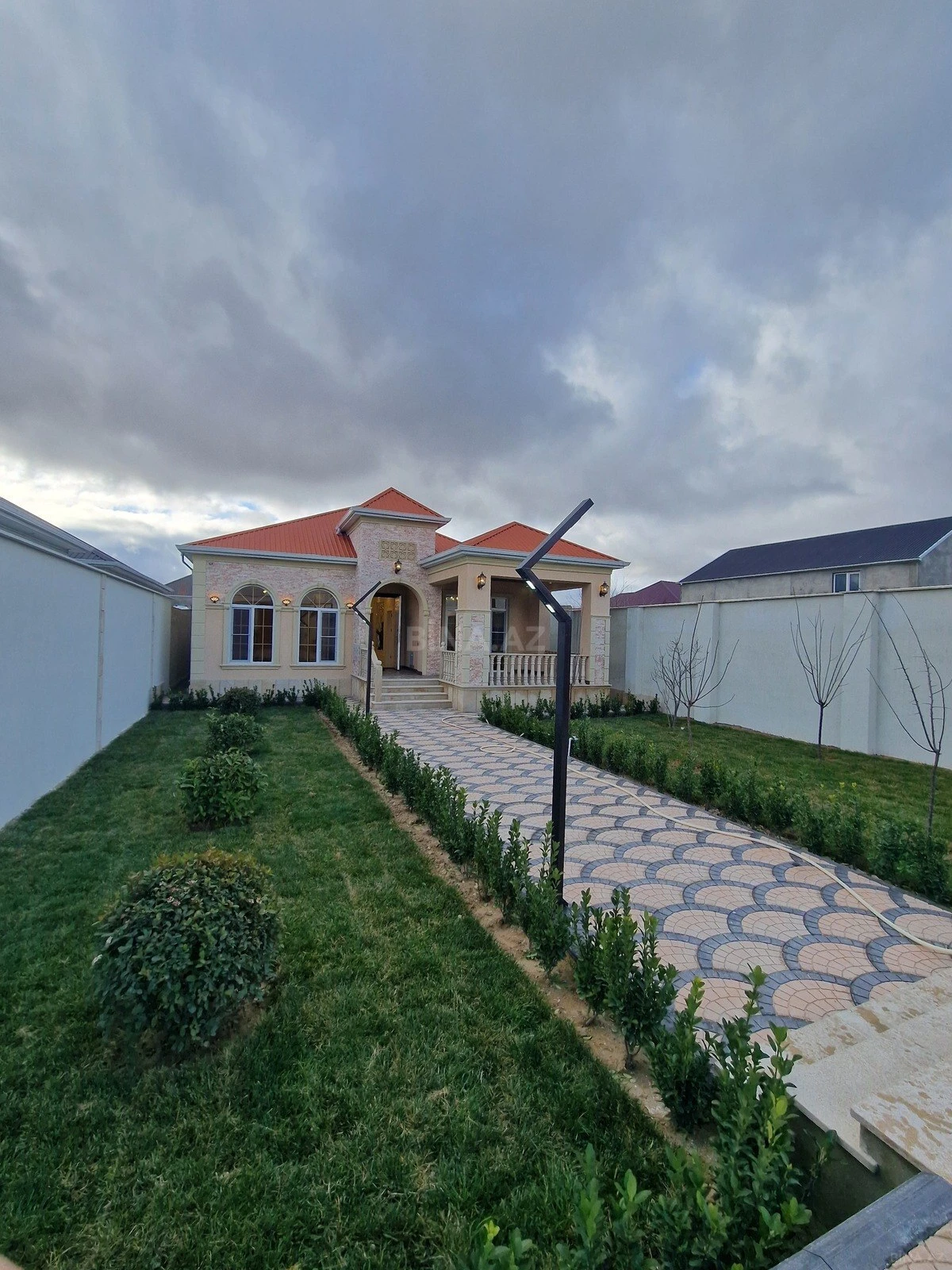 Satılır 4 otaqlı həyət evi 144 m²