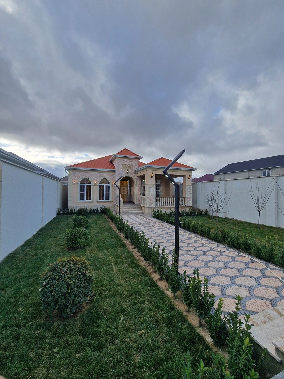 Satılır 4 otaqlı həyət evi 144 m²