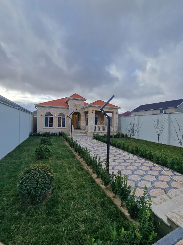 Satılır 4 otaqlı həyət evi 144 m²