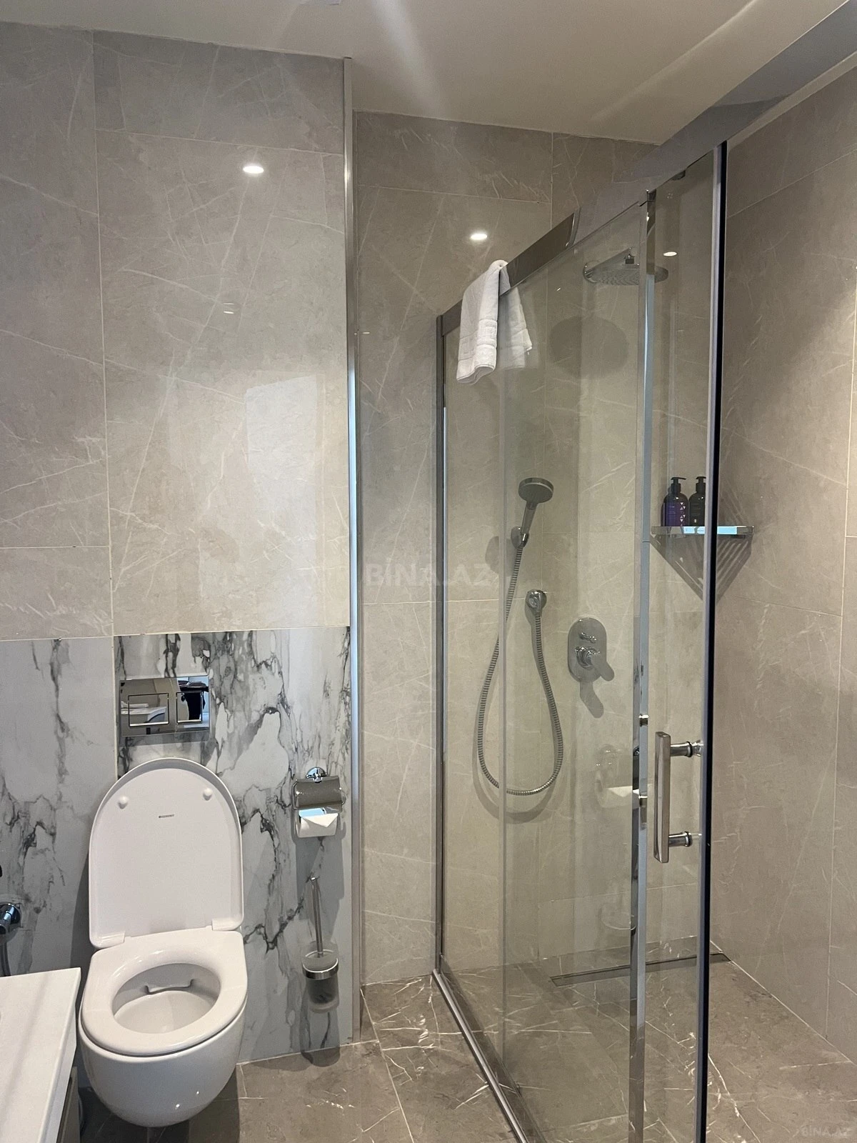 Kirayə verilir 2 otaqlı mənzil 92 m²