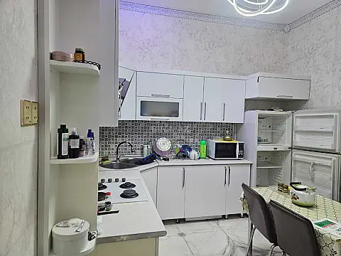 Kirayə verilir 4 otaqlı mənzil 130 m²