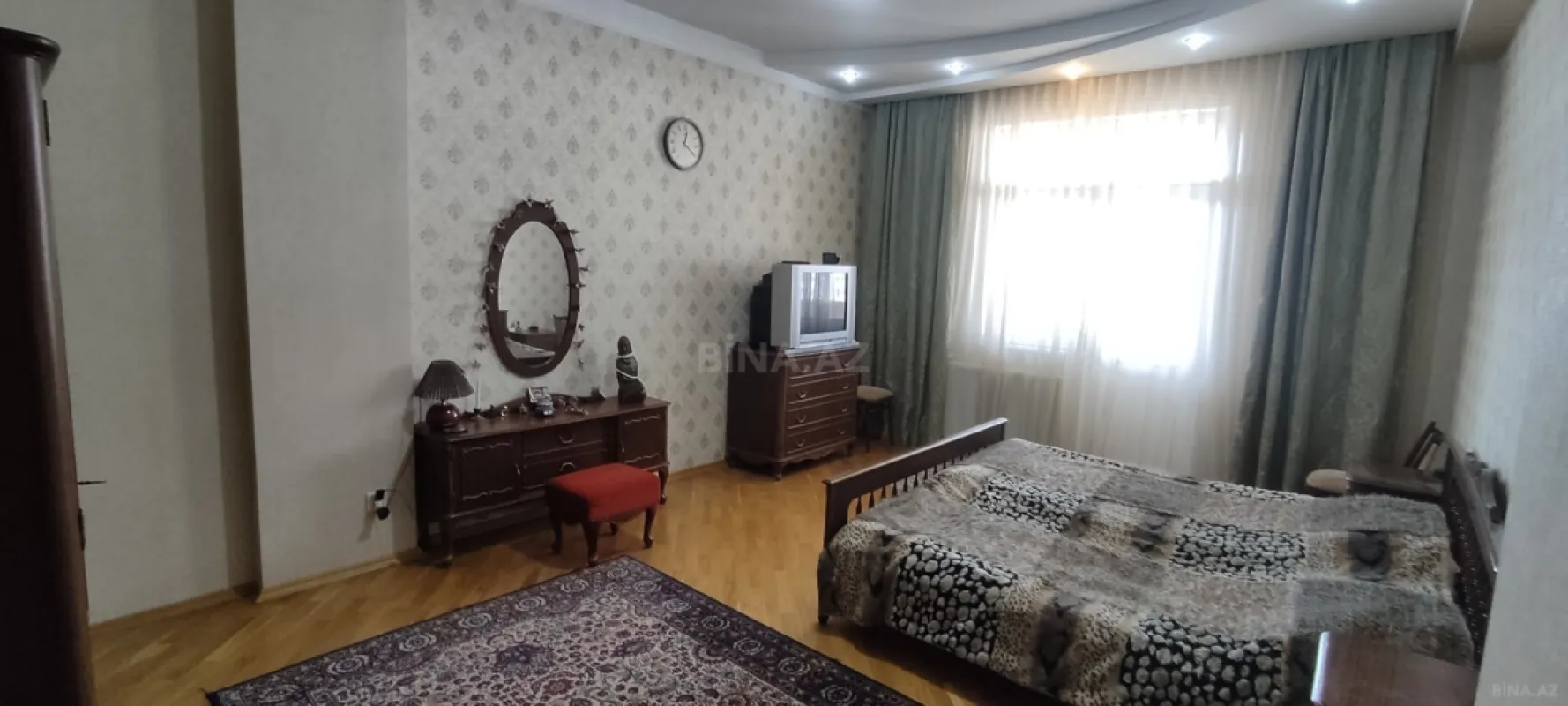 Satılır 4 otaqlı mənzil 209 m²