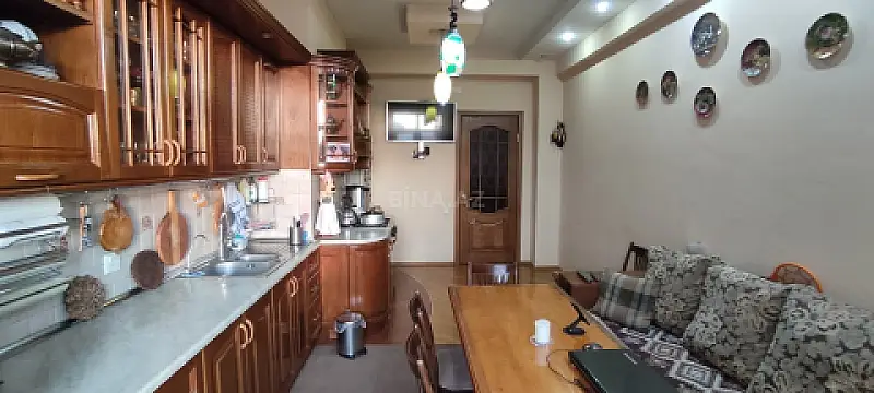 Satılır 4 otaqlı mənzil 209 m²