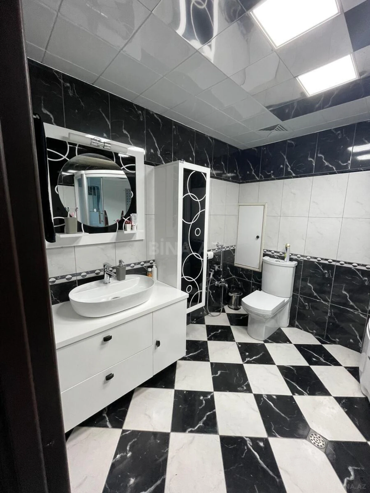 Satılır 3 otaqlı mənzil 122 m²