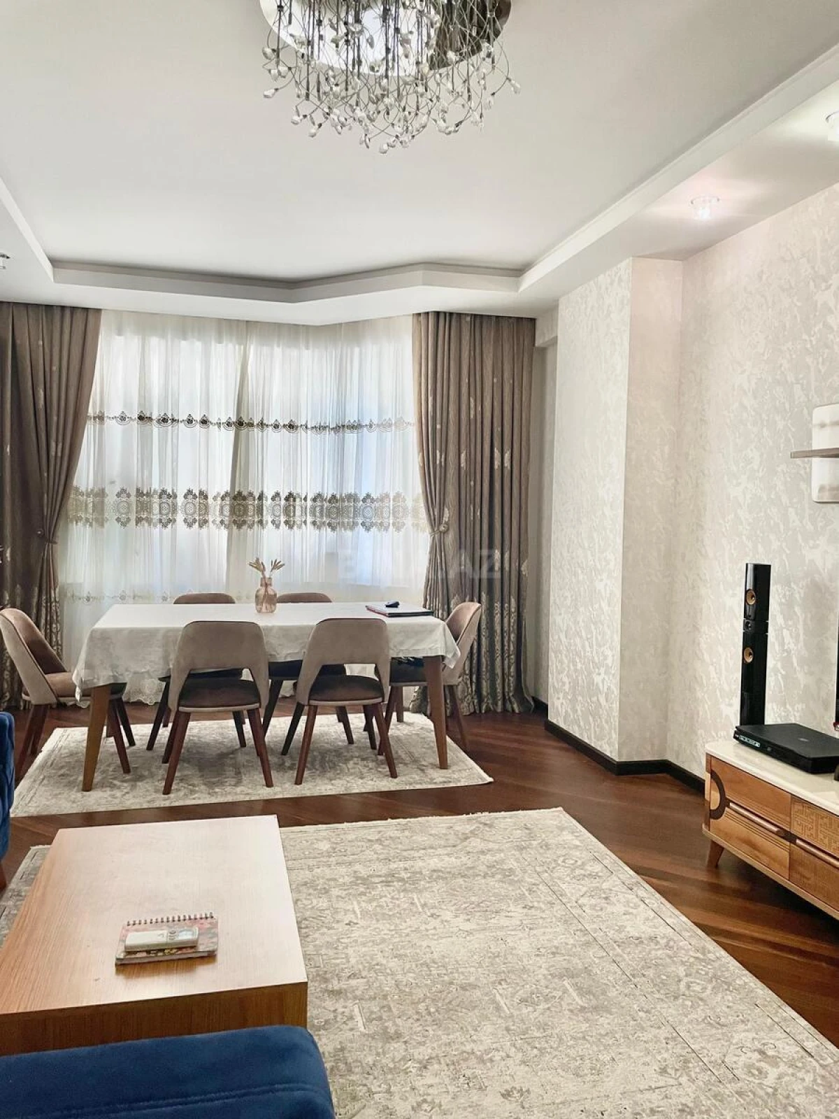 Satılır 3 otaqlı mənzil 122 m²
