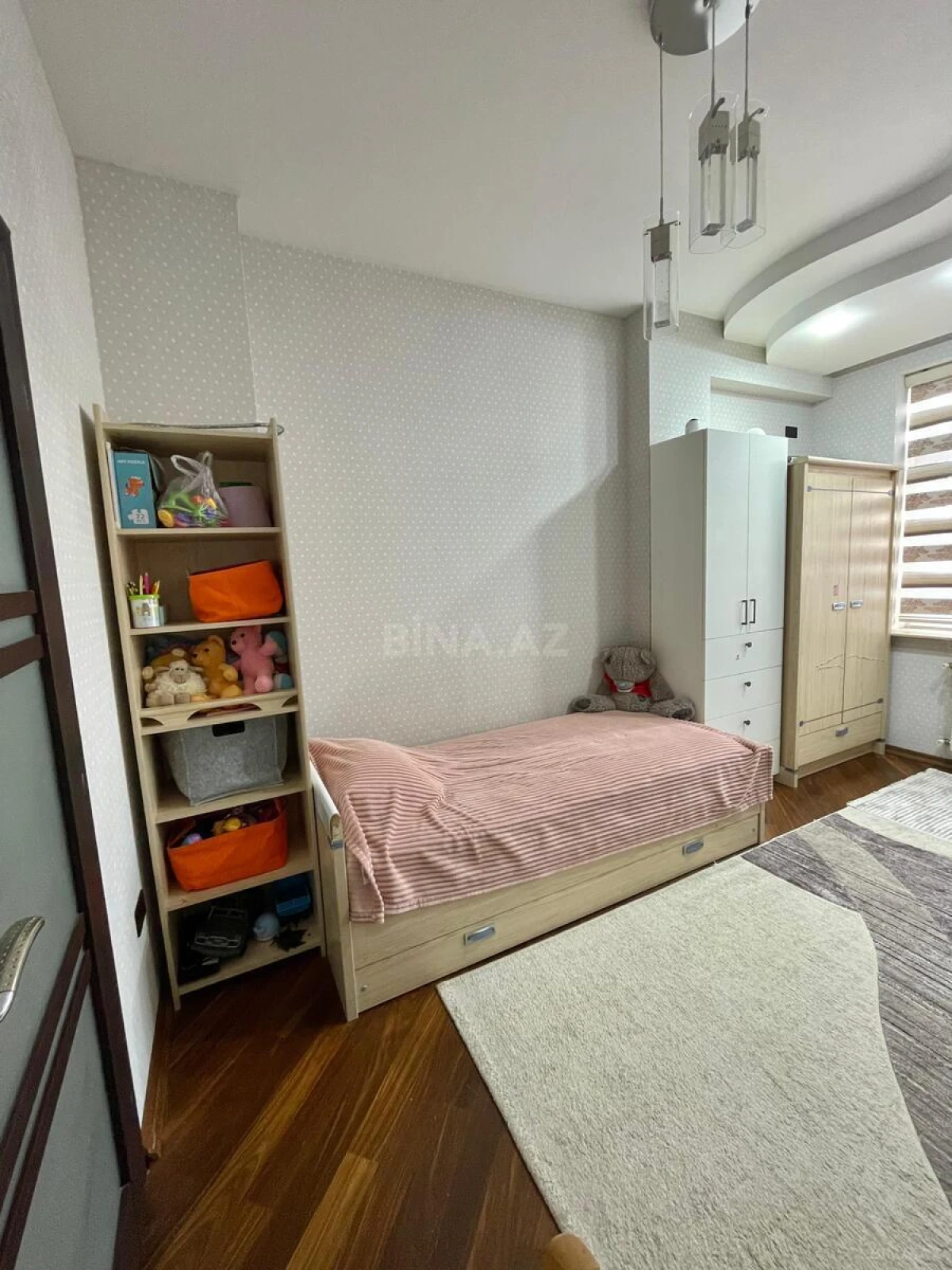Satılır 3 otaqlı mənzil 122 m²