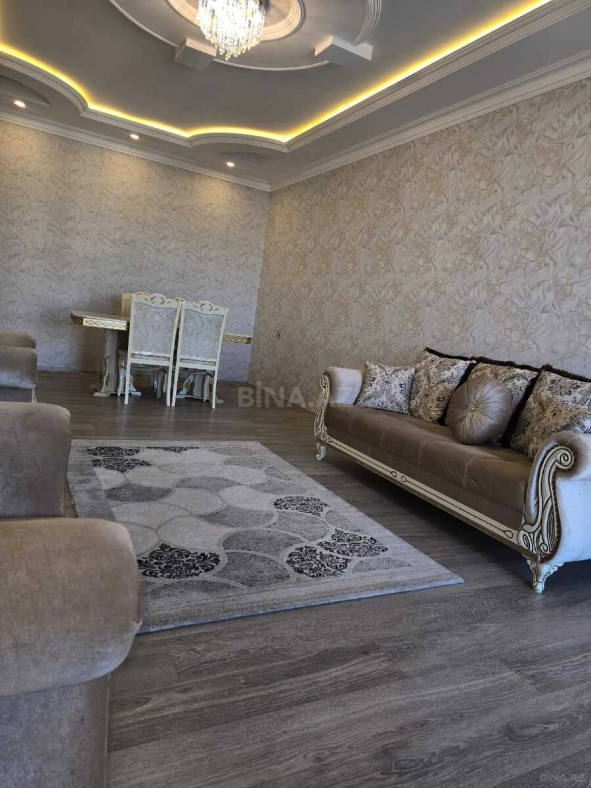 Kirayə verilir 2 otaqlı mənzil 100 m²