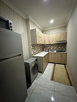 Kirayə verilir 2 otaqlı mənzil 80 m²