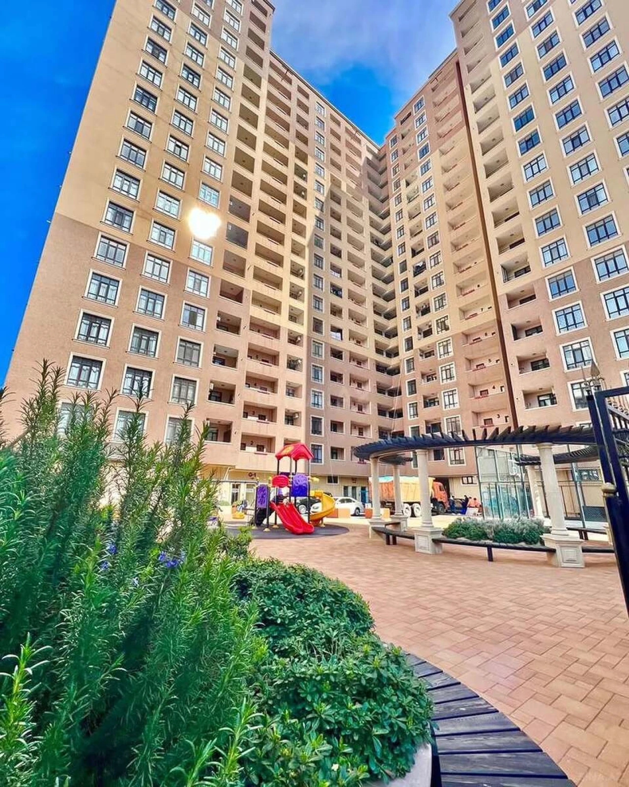 Satılır 2 otaqlı mənzil 65 m²
