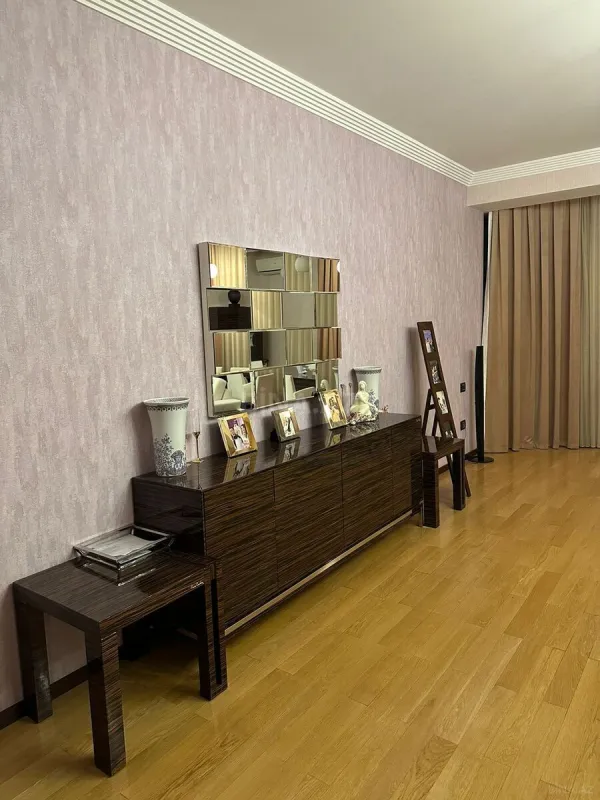 Satılır 4 otaqlı mənzil 190 m²