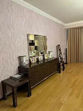Satılır 4 otaqlı mənzil 190 m²
