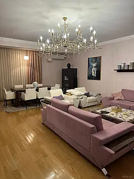 Satılır 4 otaqlı mənzil 190 m²