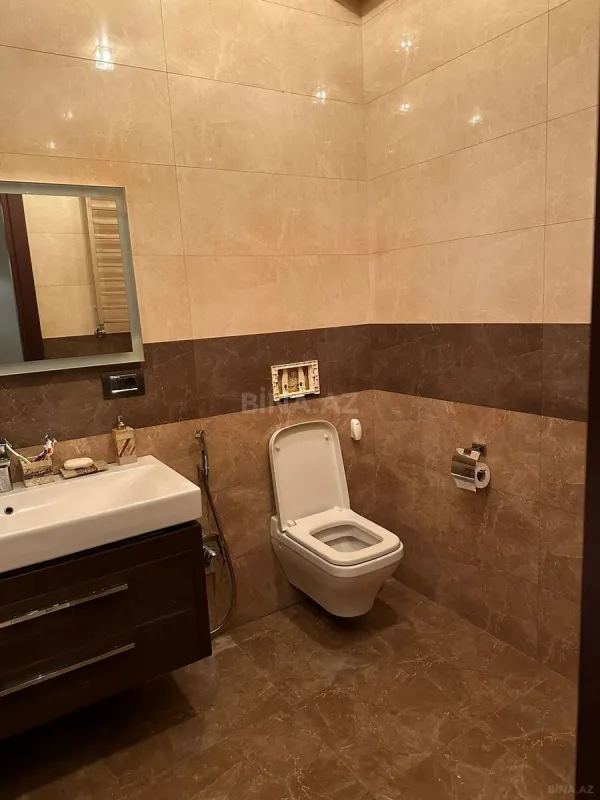 Satılır 4 otaqlı mənzil 190 m²