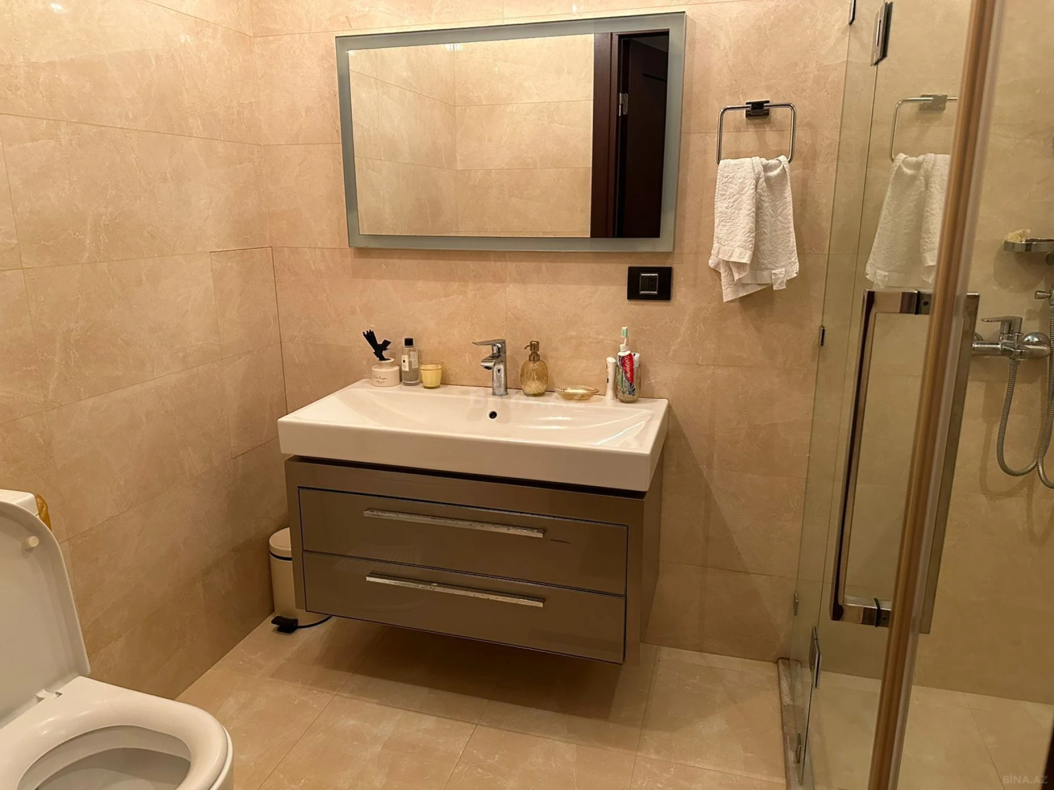 Satılır 4 otaqlı mənzil 190 m²