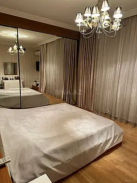 Satılır 4 otaqlı mənzil 190 m²