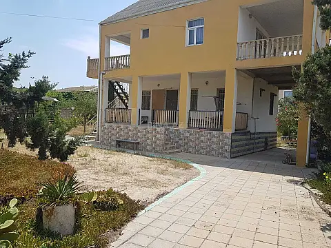 Satılır 6 otaqlı həyət evi 270 m²