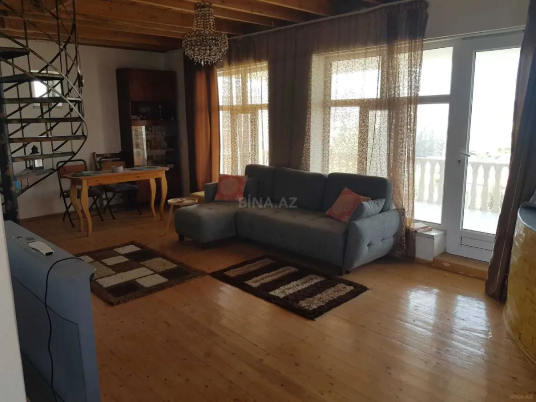 Satılır 6 otaqlı həyət evi 270 m²