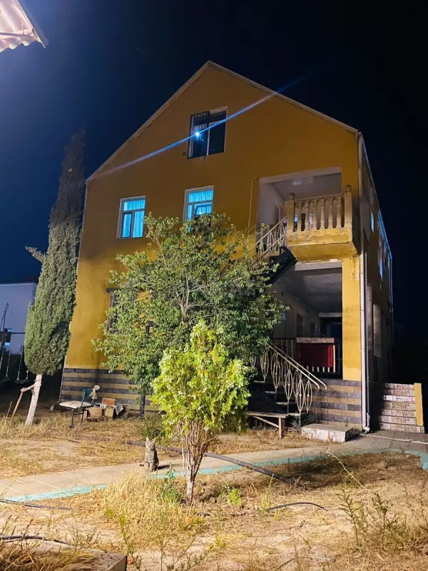 Satılır 6 otaqlı həyət evi 270 m²