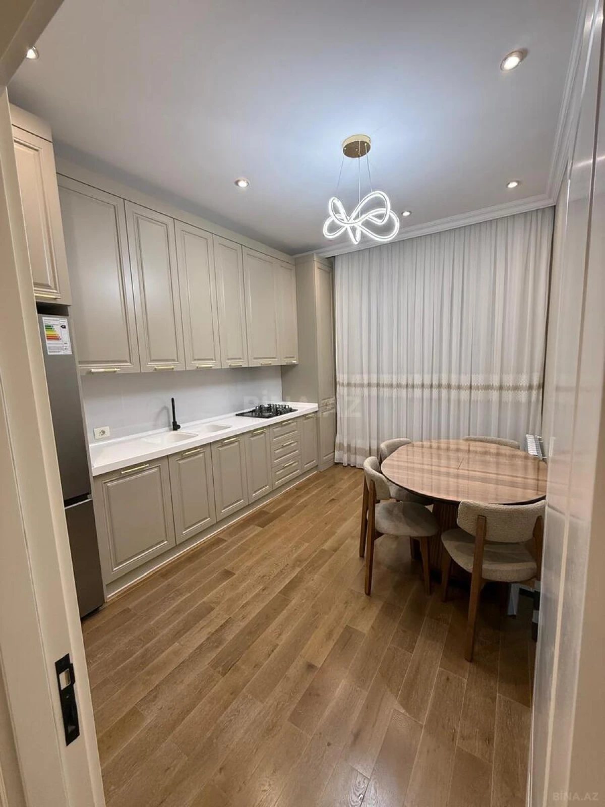 Kirayə verilir 2 otaqlı mənzil 86 m²