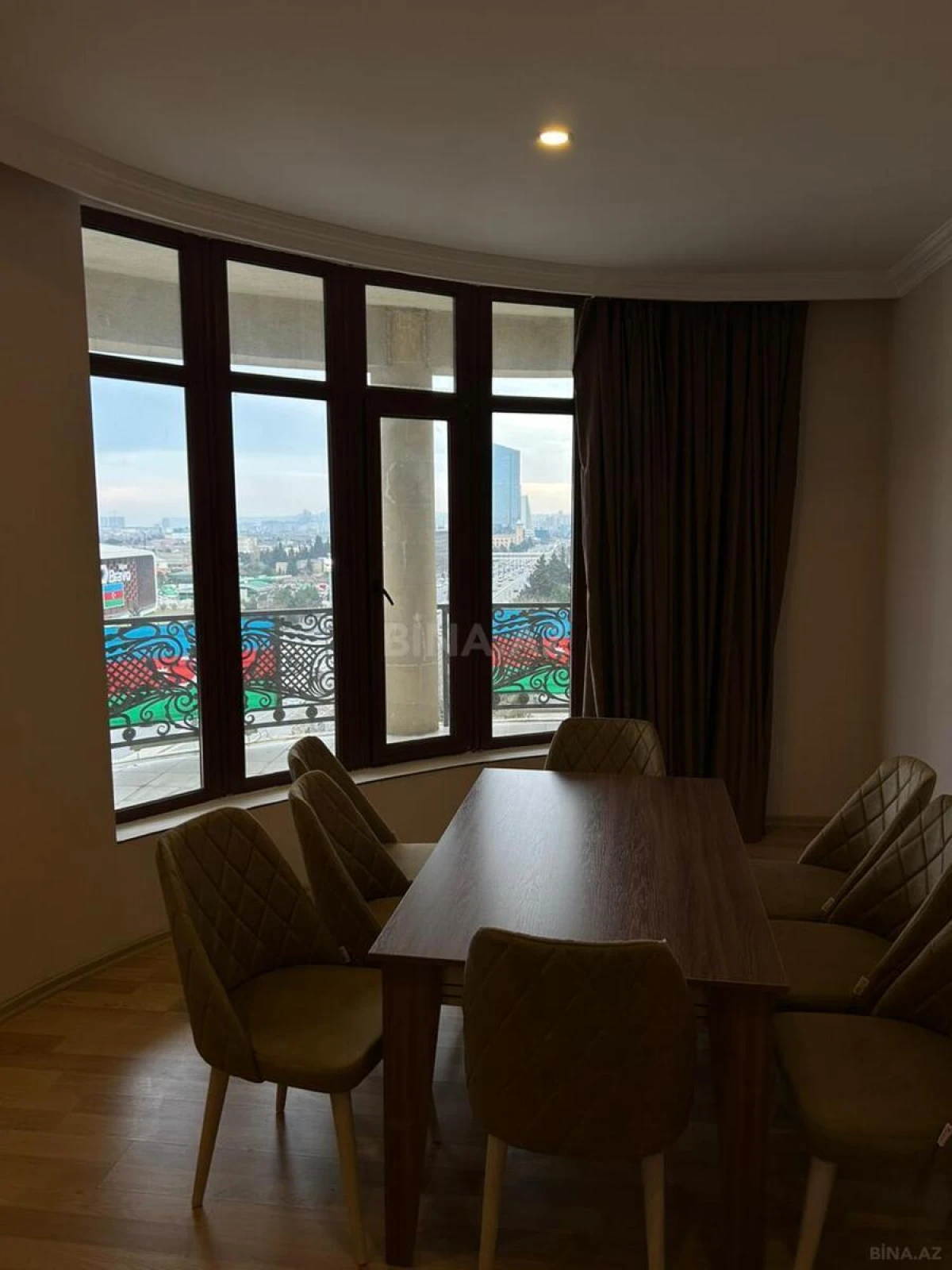 Kirayə verilir 2 otaqlı mənzil 125 m²