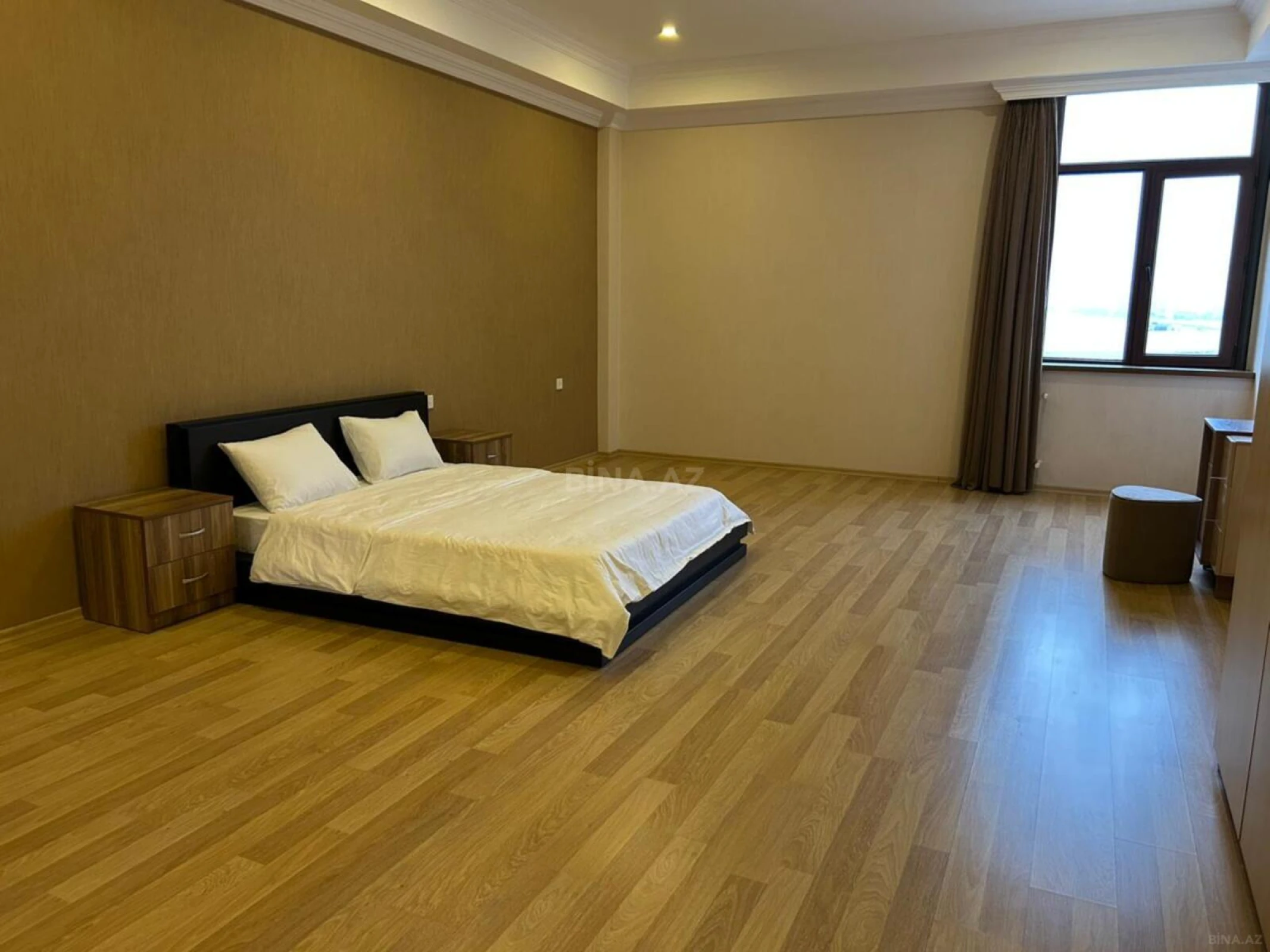 Kirayə verilir 2 otaqlı mənzil 125 m²