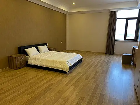 Kirayə verilir 2 otaqlı mənzil 125 m²