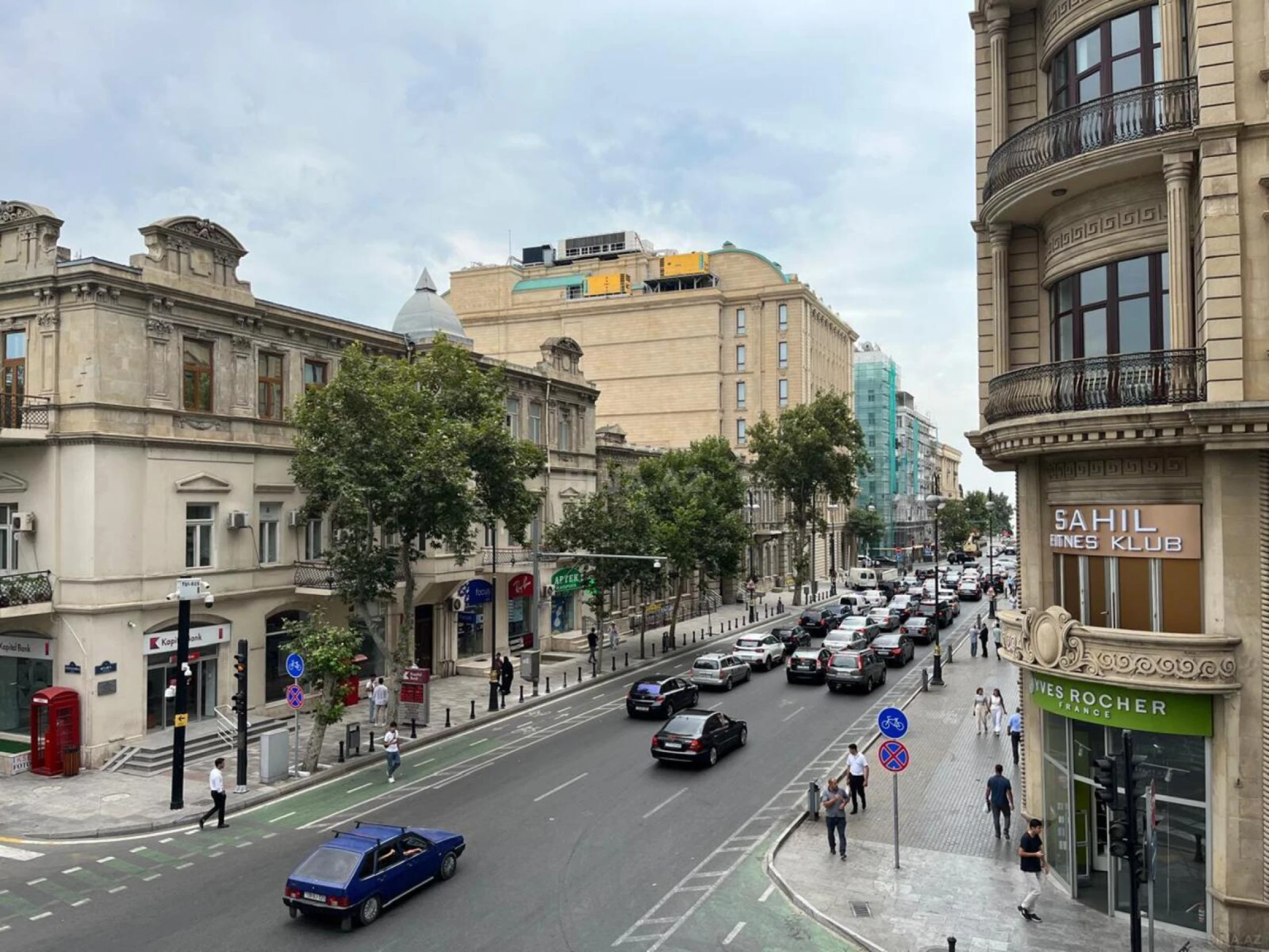 Satılır 10 otaqlı mənzil 525 m²