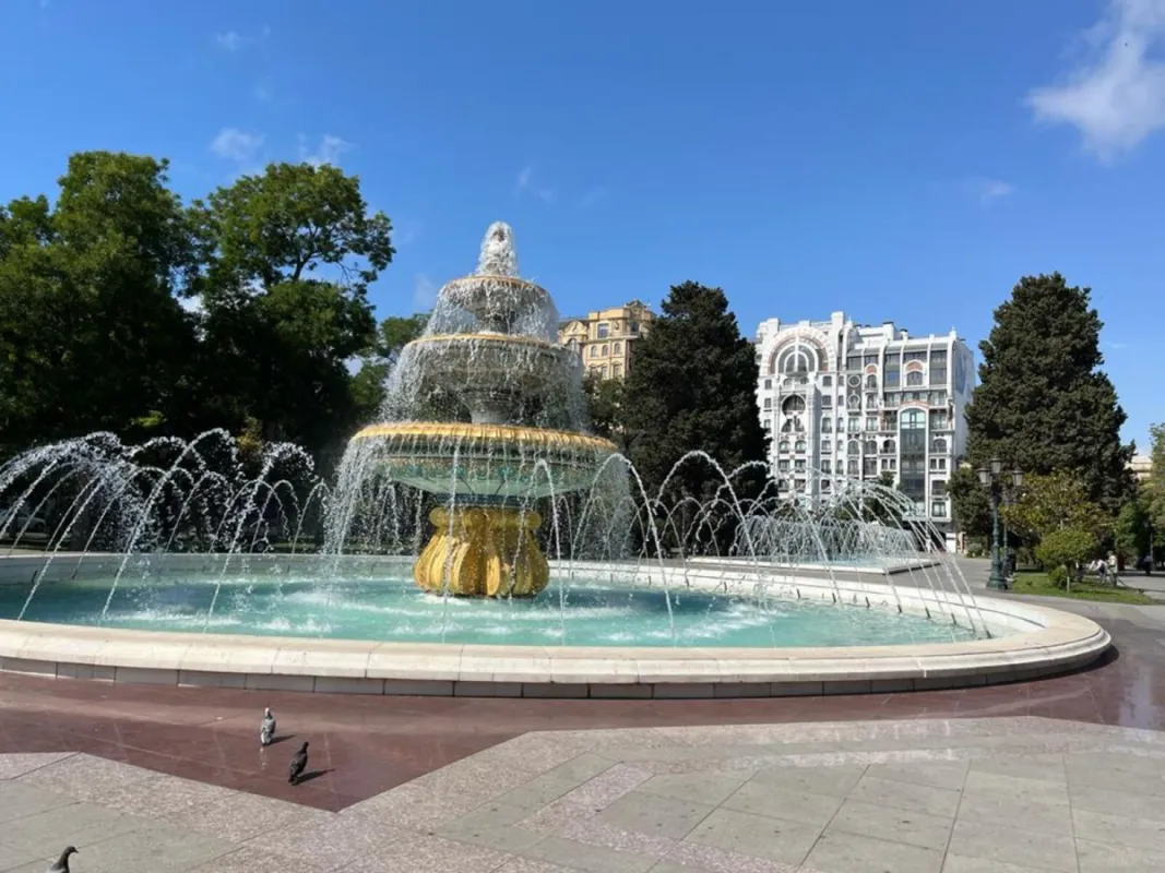 Satılır 10 otaqlı mənzil 525 m²