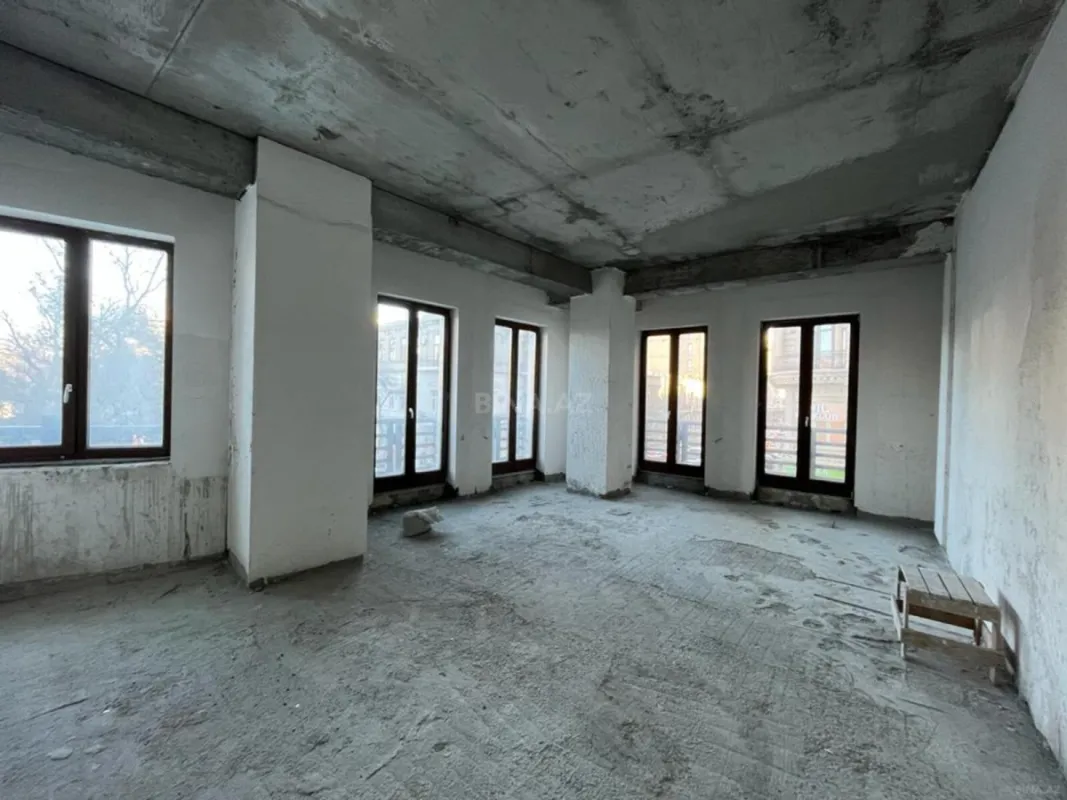 Satılır 10 otaqlı mənzil 525 m²