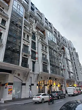 Satılır 10 otaqlı mənzil 525 m²