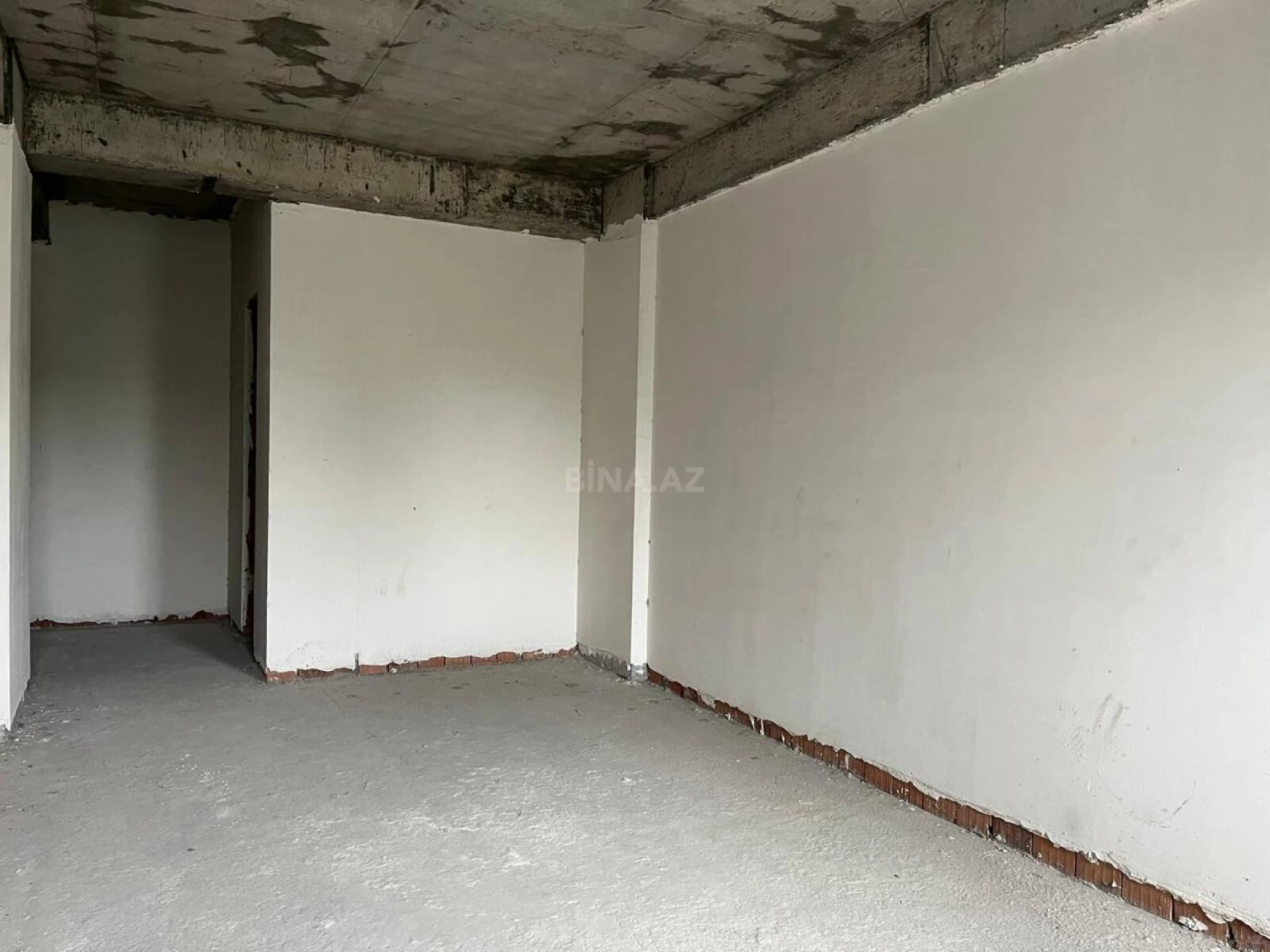 Satılır 10 otaqlı mənzil 525 m²