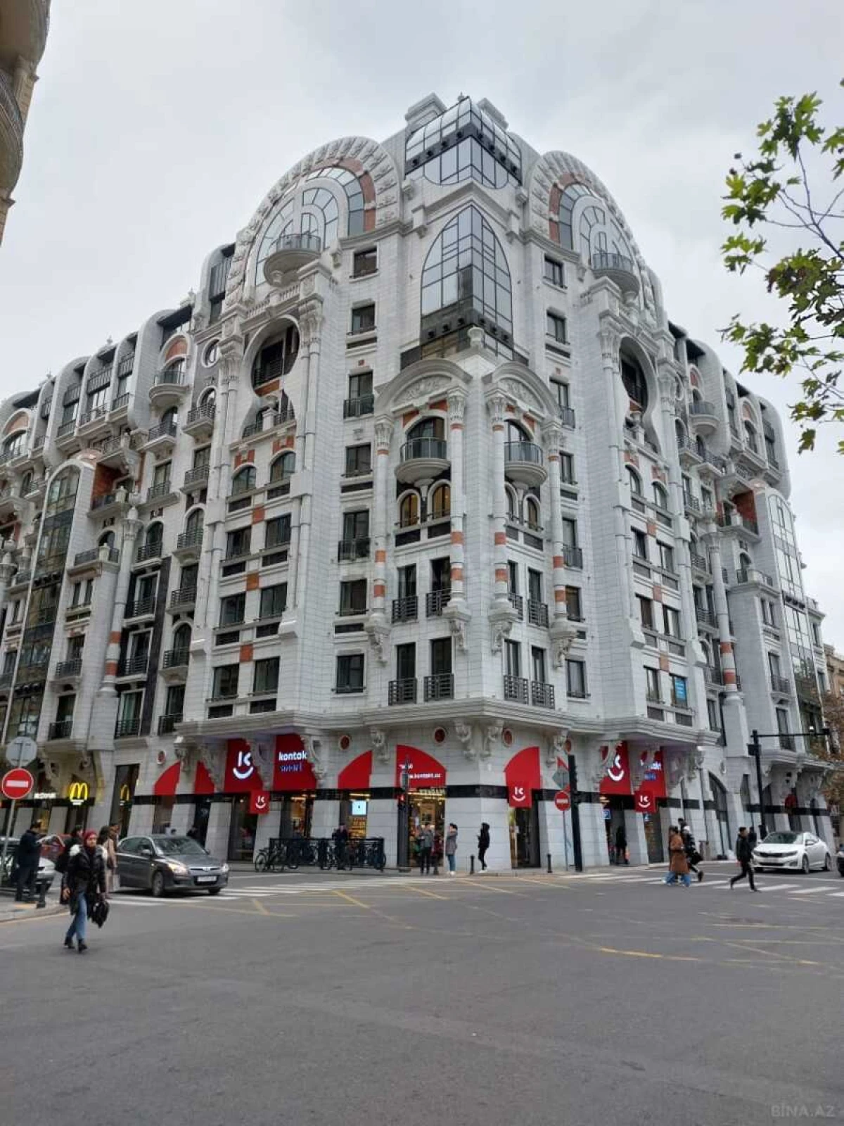 Satılır 10 otaqlı mənzil 525 m²