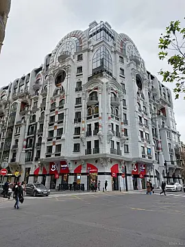 Satılır 10 otaqlı mənzil 525 m²