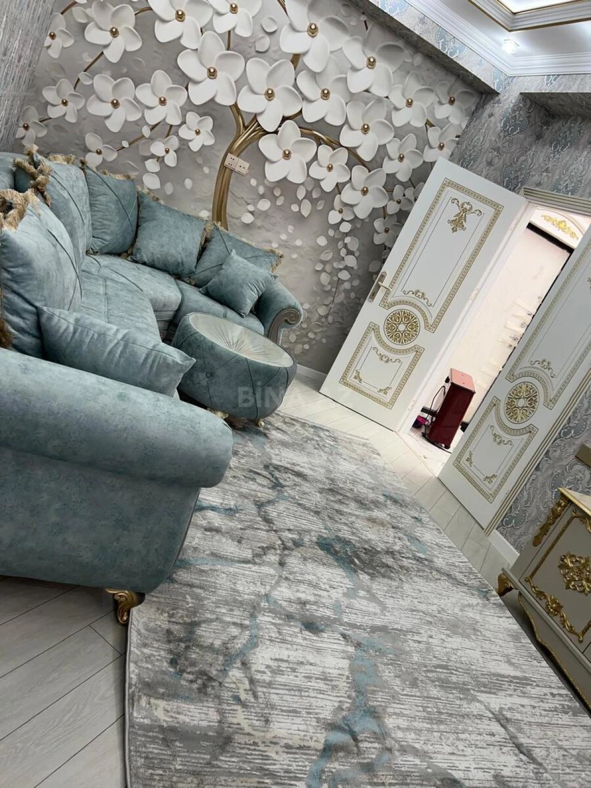 Kirayə verilir 2 otaqlı mənzil 85 m²