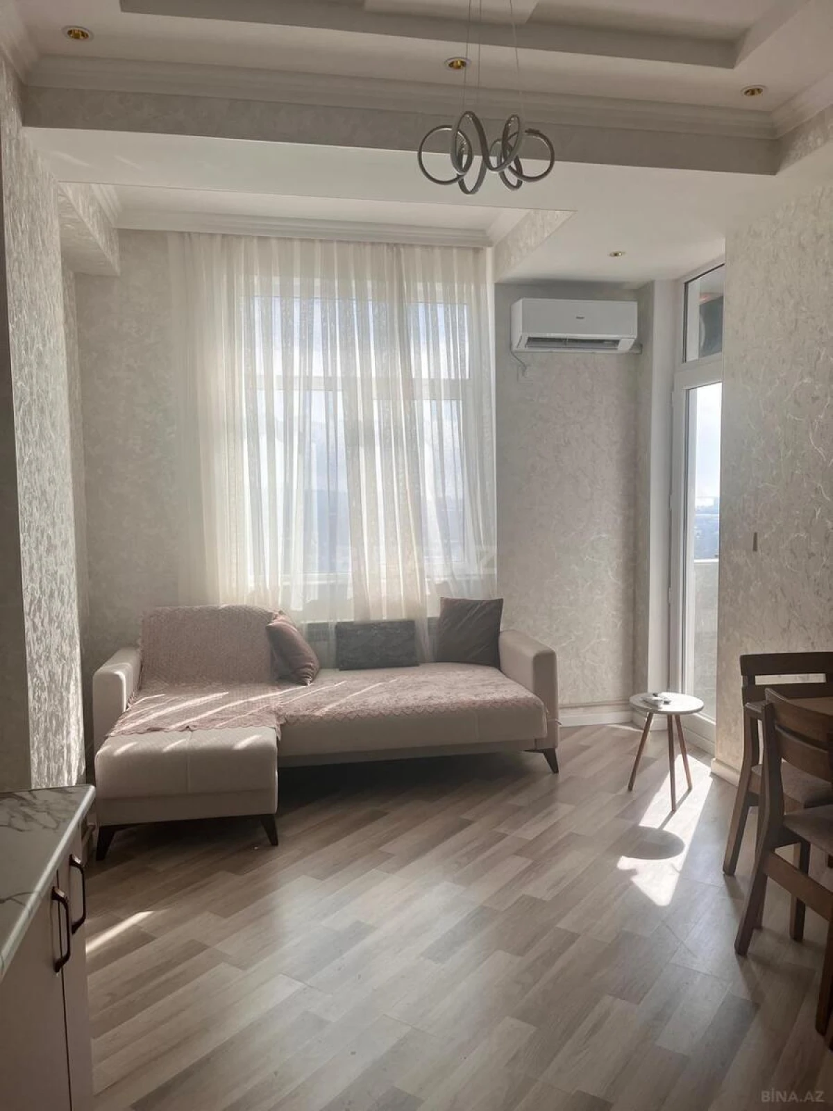 Kirayə verilir 2 otaqlı mənzil 70 m²