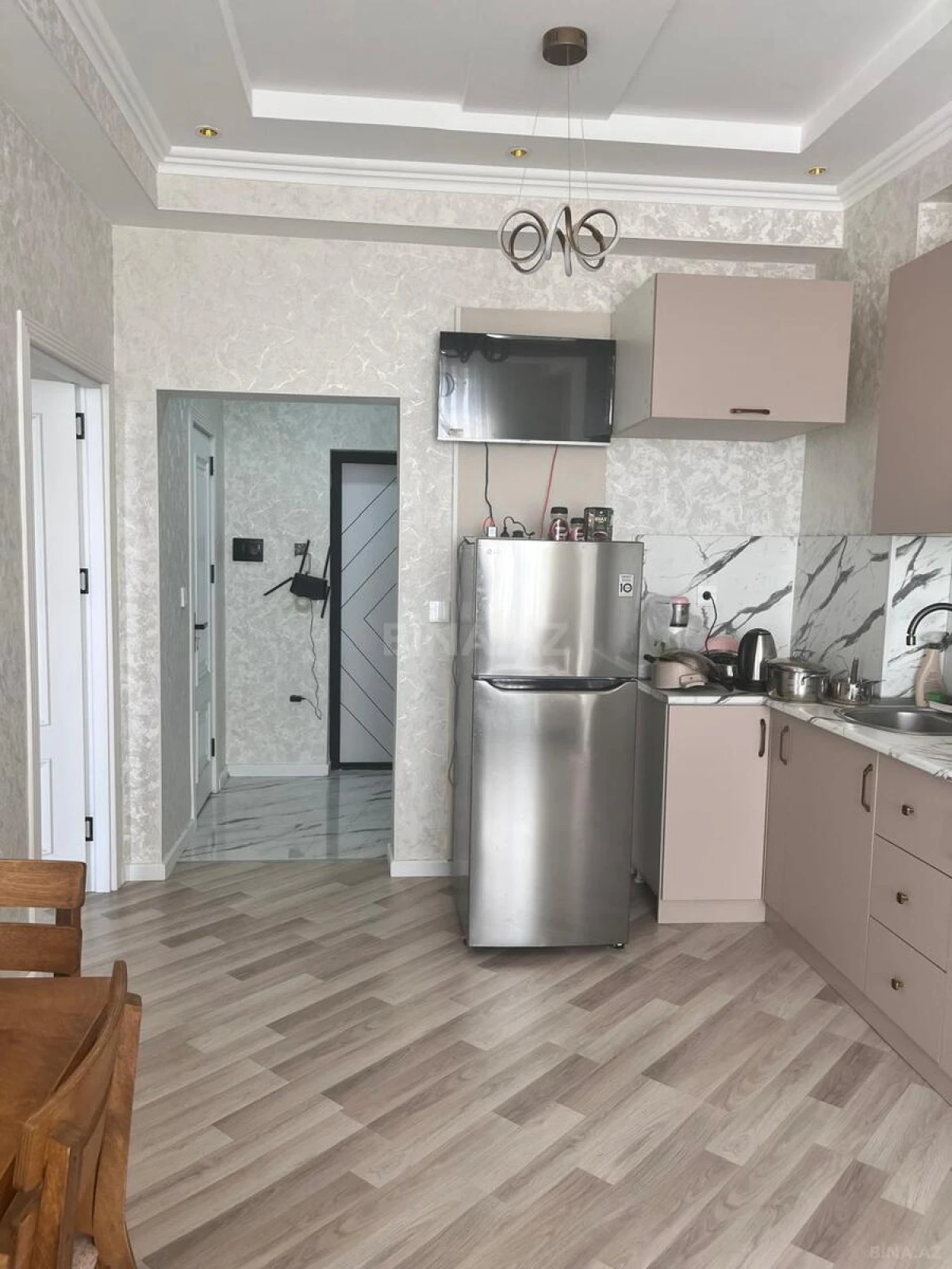 Kirayə verilir 2 otaqlı mənzil 70 m²